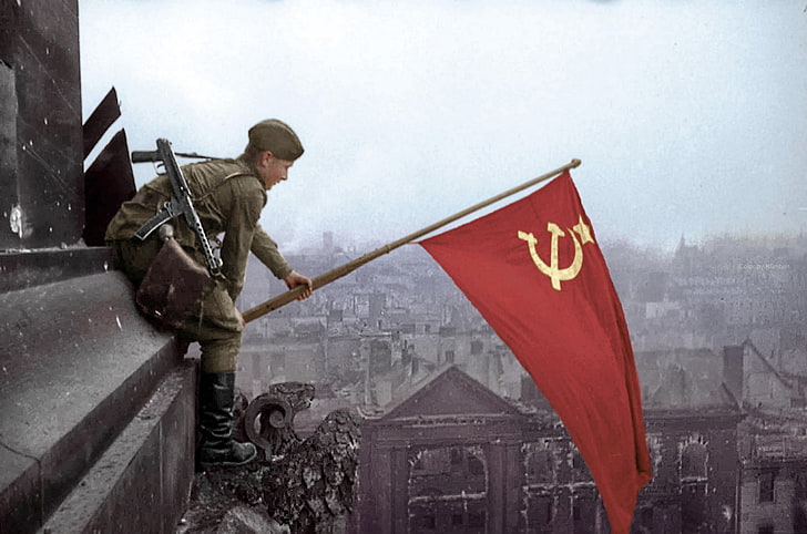 bandiera dell'URSS, Vittoria, Reichstag, Berlino 1945, soldati russi, Bandiera della Vittoria, Sfondo HD