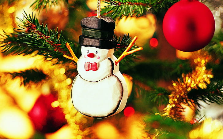 Un muñeco de nieve en el árbol de Navidad, adorno de árbol de Navidad de muñeco de nieve, festivales / vacaciones, navidad, festival, vacaciones, muñeco de nieve, árbol, decoraciones, Fondo de pantalla HD