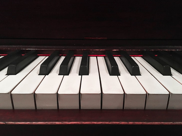 piano droit brun et blanc, pianos, clés, instrument de musique, Fond d'écran HD