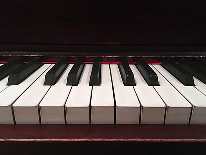 коричневое и белое пианино, пианино, клавиши, музыкальный инструмент, HD обои HD wallpaper