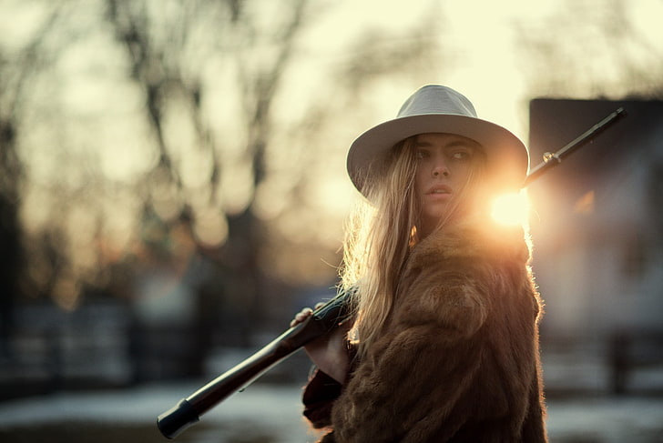 женщины, модель, брюнетка, шляпа, солнечный свет, шубы, винтовки, женщины на улице, глядя в сторону, HD обои