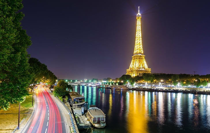 記念碑、エッフェル塔、フランス、光、夜、パリ、川、道路、タイムラプス、 HDデスクトップの壁紙