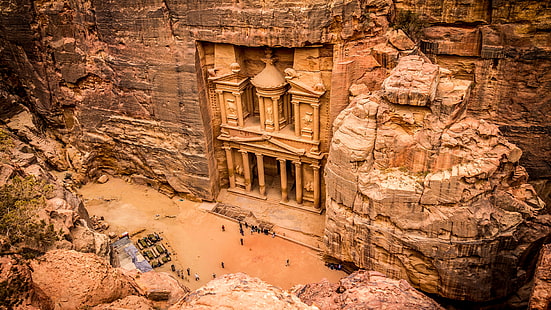 Petra znane jako historyczne i archeologiczne miasto Rakmu w południowej części Jordanu na zboczu Jabal Al Madhabh Arabka Tapeta Hd 5200 × 2925, Tapety HD HD wallpaper
