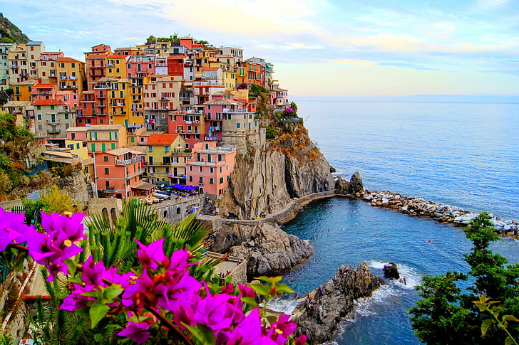 チンクエテッレ、イタリア、海、風景、花、自然、都市、石、岩、海岸、家、ボート、イタリア、モンテロッソアルマーレ、 HDデスクトップの壁紙