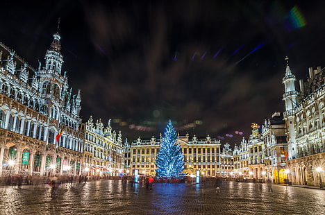 château brun et blanc, nuit, lumières, arbre, Noël, Belgique, Bruxelles, Grand Place, Fond d'écran HD HD wallpaper