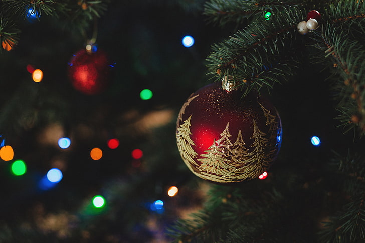 rote und braune Flitterverzierung, Weihnachtsdekorationen, neues Jahr, Weihnachten, Weihnachtsbaum, HD-Hintergrundbild