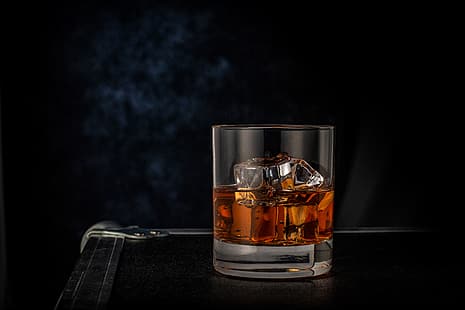 szkło, lód, whisky, ciemne tło, Tapety HD HD wallpaper