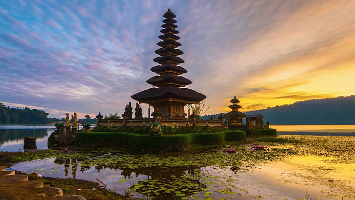 arkitektur, asiatisk arkitektur, Bali, byggnad, moln, skog, Indonesien, ö, sjö, landskap, natur, växter, reflektion, solnedgång, tempel, träd, vatten, HD tapet