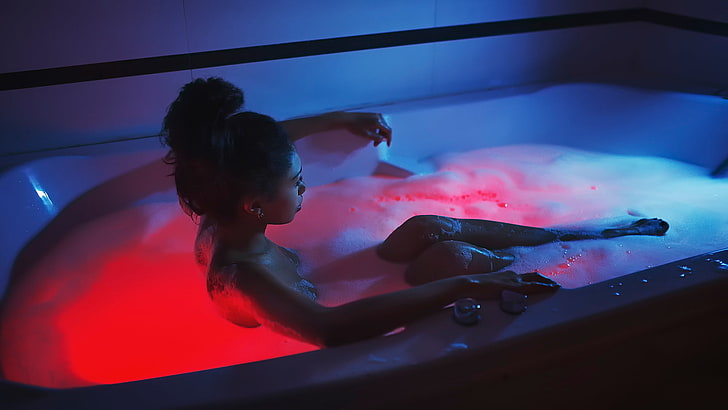 อ่างอาบน้ำเซรามิกสีขาวโฟมแสงพื้นหลังอ่างอาบน้ำ Tina, วอลล์เปเปอร์ HD