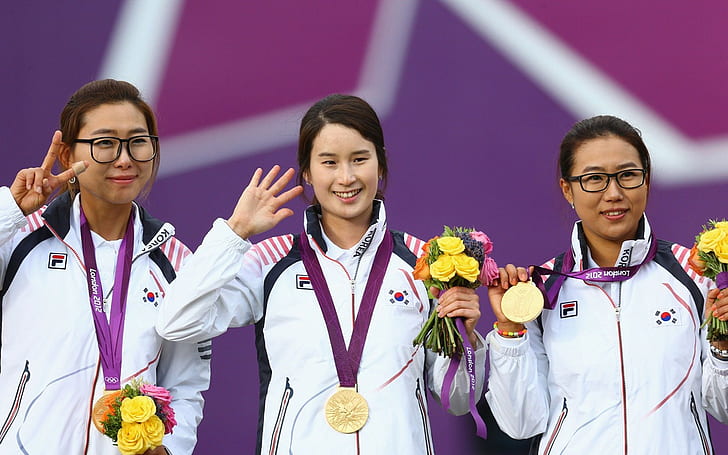 Choi Hyeonju, Ki Bo Bae i Lee Sung Jin, trzy złote medale; biało-czarna kurtka korea, londyn, sportowiec, 2012, łucznictwo, Tapety HD