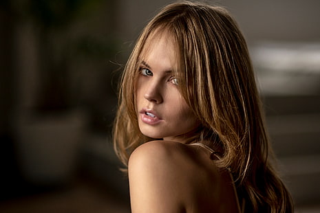 женщины, Анастасия Щеглова, блондинка, портрет, волосы в лицо, HD обои HD wallpaper