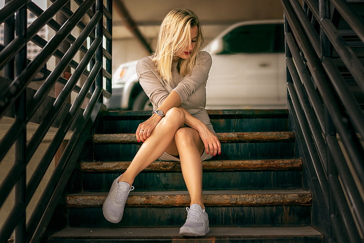 legs crossed, stairs, blonde, women, model, sitting, HD wallpaper