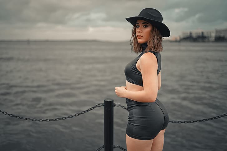 women, hat, women outdoors, looking at viewer, sea, black clothing, black hat, chains, eyeliner, fence, HD wallpaper