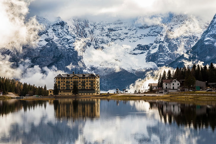 bâtiment en béton beige, montagnes, Italie, lac Misurina, Dolomiti, Fond d'écran HD