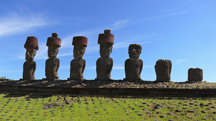 Cuatro candelabros de madera marrón, islas orientales, paisaje, Moai, Fondo de pantalla HD
