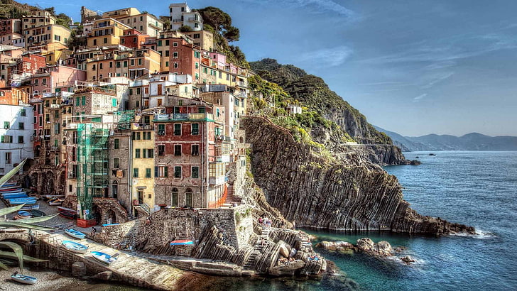 Casas multicolores al lado del fondo de pantalla de mar, Riomaggiore, Italia, orilla, acantilado, HDR, Fondo de pantalla HD