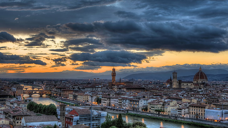 Florence, Italie, ville, paysage urbain, architecture, cathédrale de Florence, architecture gothique, rivière, coucher de soleil, nuages, Fond d'écran HD