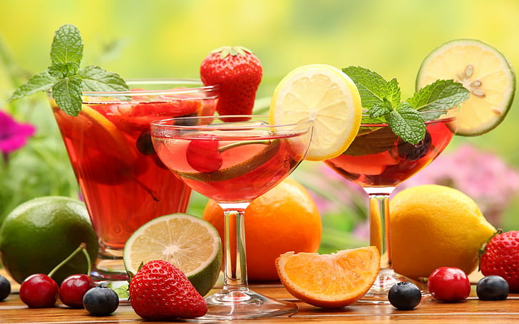Fruchtbeere, verschiedene Cocktailgläser, Kirsche, Orange, Getränk, Tisch, Frucht, Limette, Erdbeere, Beere, Gläser, Zitrone, Oliven, HD-Hintergrundbild