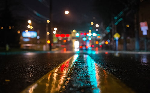 sinalização amarela, fotografia bokeh de luzes da estrada, estrada, paisagem urbana, colorido, cidade, profundidade de campo, chuva, reflexão, visão de olho de verme, molhado, noite, luzes, urbano, rua, ciano, HD papel de parede HD wallpaper