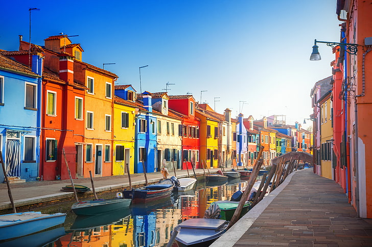 łódki w różnych kolorach, miasto, miasto, ulica, łodzie, Włochy, Wenecja, kanał, panorama, Europa, widok, pejzaż miejski, podróż, kanał, Tapety HD