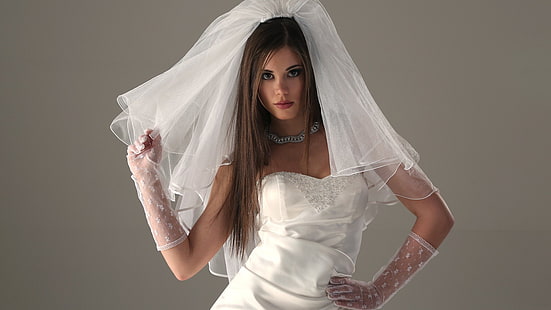дамска бяла скъпа сватбена рокля, сватбена рокля, Markéta Stroblová, брюнетка, булки, жени, модел, семпъл фон, HD тапет HD wallpaper
