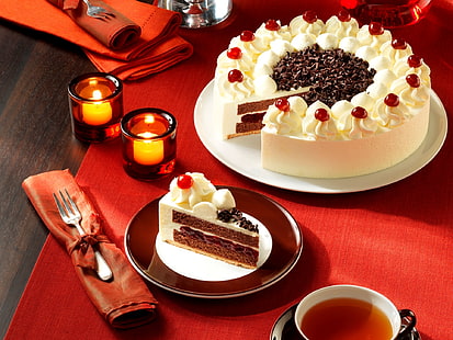 gâteau couvert de glaçage blanc, thé, aliments, bougies, assiette, gâteau, prise, crème, dessert, gâteaux, confiture, cerises, le gâteau, pépites de chocolat, Fond d'écran HD HD wallpaper