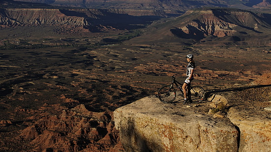 mujeres con bicicletas, bicicletas, mujeres al aire libre, montañas, bicicletas de montaña, Fondo de pantalla HD HD wallpaper