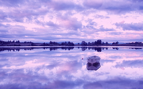 bote de remos blanco en el cuerpo de agua, Escocia, Escocia, Loch Rusky, Trossachs, Escocia, bote de remos, cuerpo de agua, naturaleza, cielo, azul, reflexión, nube - Cielo, lago, paisaje, al aire libre, agua, Fondo de pantalla HD HD wallpaper