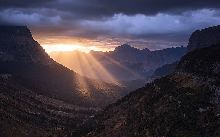 планинска снимка по време на изгрев, природа, пейзаж, слънчеви лъчи, планини, облаци, гора, долина, есен, HD тапет