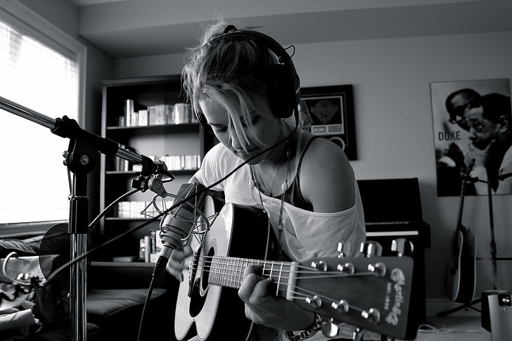 Emily Osment, monochrome, guitar, women, actress, musician, headphones, HD wallpaper