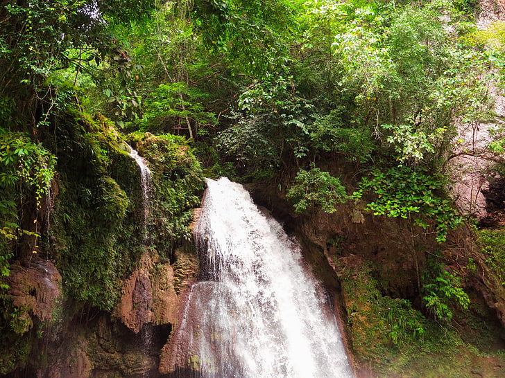 wodospady i zielone drzewa liściaste, przyroda, krajobraz, Filipiny, wodospad, rośliny, Tapety HD