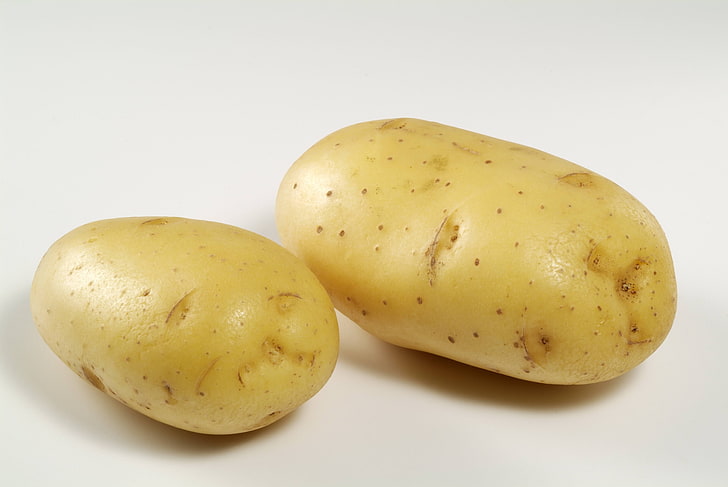 två bruna potatisar, potatisar, vit bakgrund, par, HD tapet