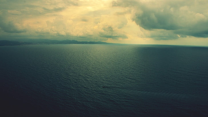 син sk, фотография на море под облаци, облаци, море, небе, природа, въздушен изглед, пейзаж, крайбрежие, облачно, езеро, хоризонт, вода, HD тапет