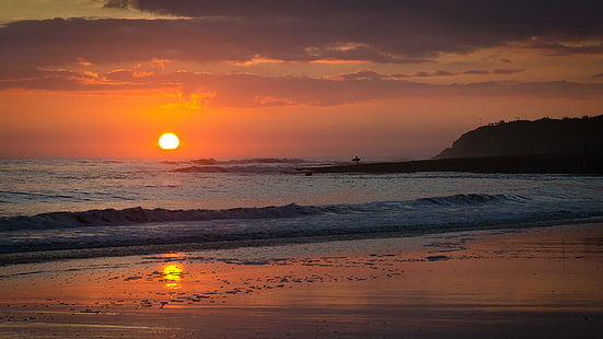 Ir a surfear al atardecer en la playa de Santa Cruz, surfista, playa, atardecer, costa, naturaleza y paisajes, Fondo de pantalla HD HD wallpaper