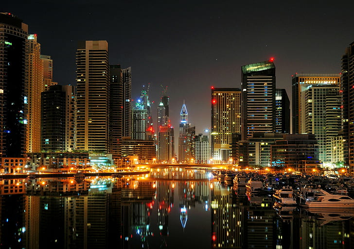 Дубай Нощ HD, нощни светлини в небостъргач, Дубай, Нощ, пристанище, лодки, яхти, висок дом., HD тапет