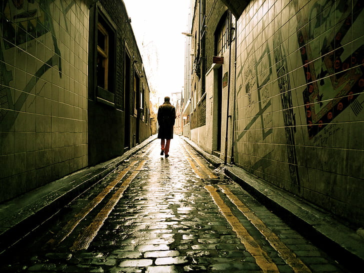 persona con abrigo negro caminando en callejón, whitechapel, whitechapel, Whitechapel, persona, abrigo negro, callejón, londres inglaterra, color, top, f75, f100, f150, f200, calle, gente, escena urbana, mujeres, ciudad, vida de la ciudad,para caminar, Fondo de pantalla HD