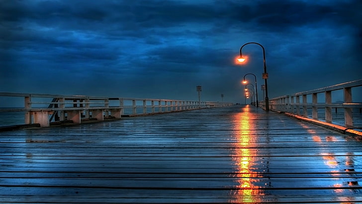 桟橋、反射、空、地平線、海、夕暮れ、雨、穏やかな、夜、雨の日、街灯、照明、海、 HDデスクトップの壁紙