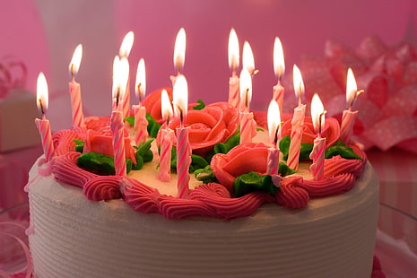 torta bianca ricoperta di glassa con candele, torta, candele, fuoco, Sfondo HD HD wallpaper