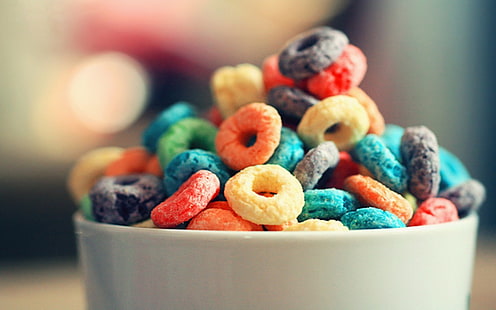 céréales multicolores, céréales de couleurs assorties sur un bol en céramique blanche, céréales, bokeh, petit-déjeuner, nourriture, Fond d'écran HD HD wallpaper