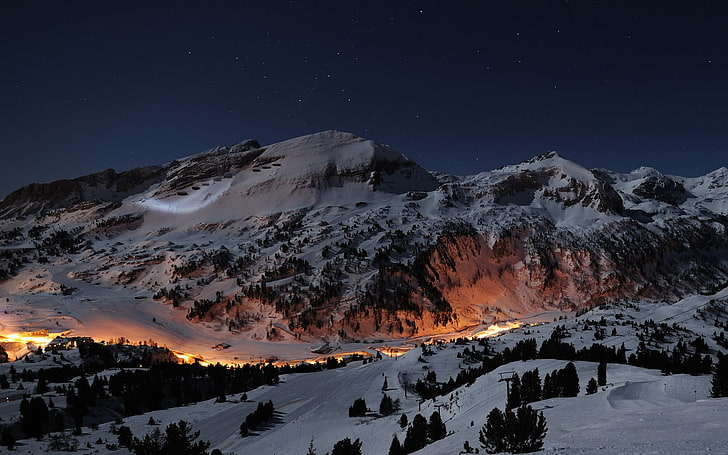 berg täckt av snö, berg, snö, lång exponering, natt, ljus, träd, stjärnor, sten, vinter, landskap, kall, Kanada, natur, himmel, by, Alperna, Schweiz, HD tapet