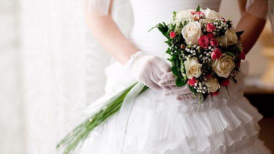 باقة الزفاف الوردة البيضاء والحمراء ، فستان الزفاف ، باقات ، عرائس ، زهور ، نساء، خلفية HD HD wallpaper