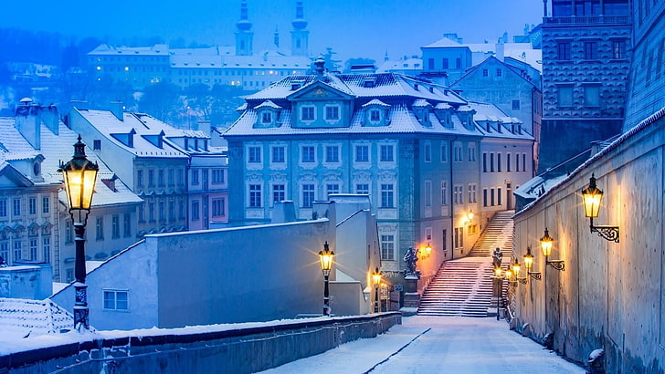 byggnad, gammal stad, europa, tjeckien, prag, snö, centrum, kväll, stadsbild, blå, turism, metropol, vinter, himmel, turistattraktion, stad, stad, landmärke, HD tapet