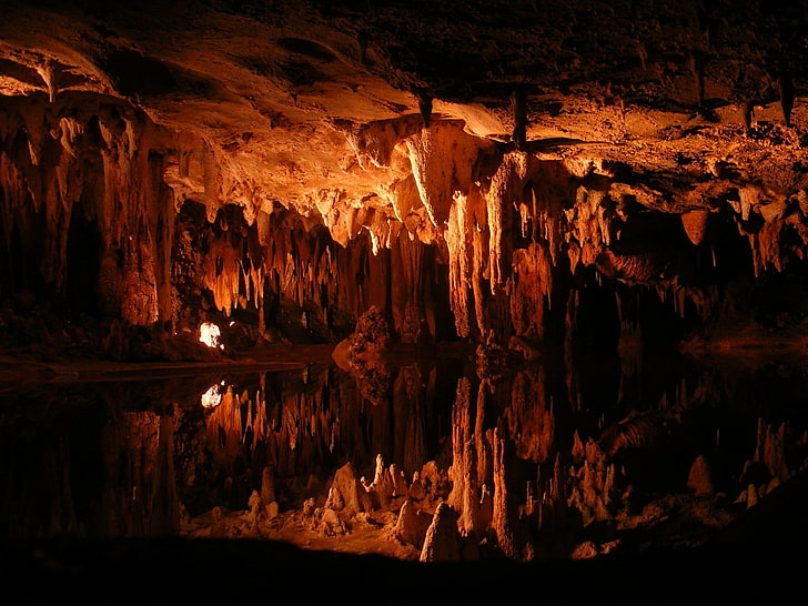 коричневые сталагмиты и сталактиты, пещера, вода, HD обои