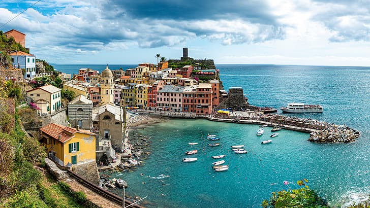 Włochy, Vernazza, morze, miasto, niebo, chmury, Cinque Terre, łódź, Tapety HD