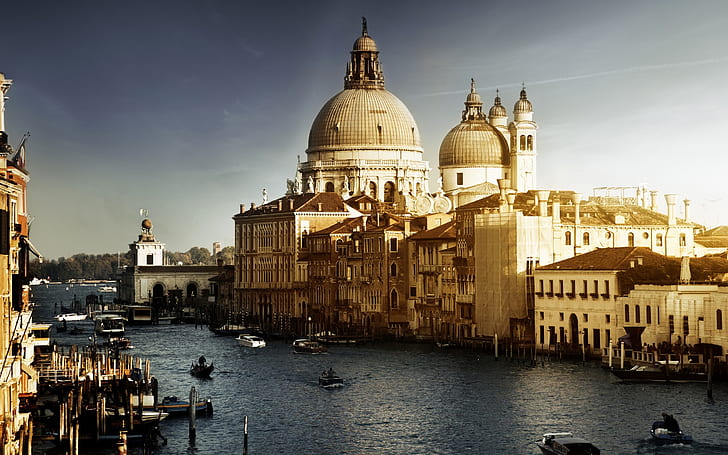 Venedik İtalya, Kanal, tekneler, binalar, su, gün batımı, beyaz ve kahverengi kale, Venedik, İtalya, Kanal, Binalar, Su, Gün batımı, HD masaüstü duvar kağıdı