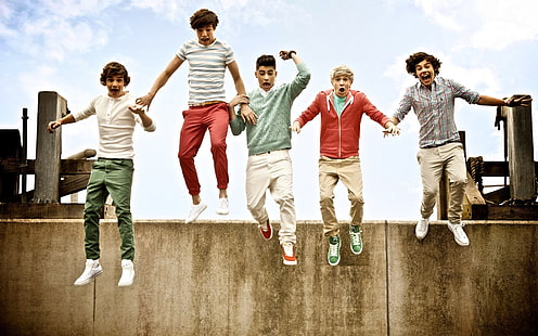 One Direction Jumping, one direction, harry, mec, célébrités, célébrité, Fond d'écran HD HD wallpaper