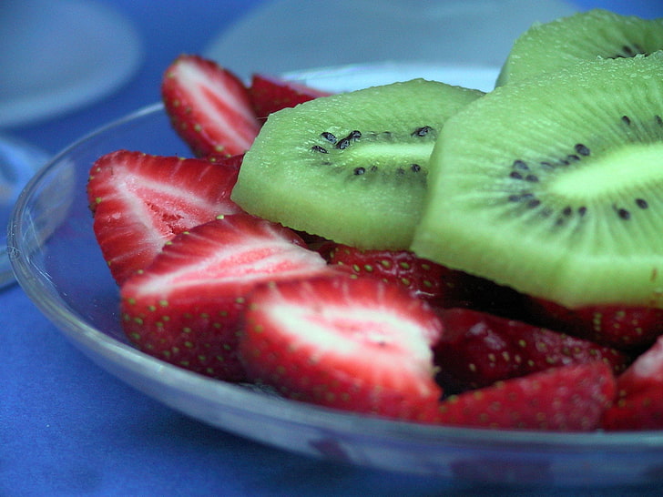 Kiwi und Erdbeerfrüchte, Kiwi, Erdbeeren, geschnittene Früchte, Beeren, HD-Hintergrundbild