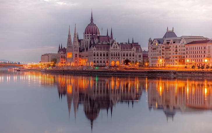 Budapest, Hungría, río Danubio, edificios del Parlamento, luces, tarde, Budapest, Hungría, río, Danubio, Parlamento, edificios, luces, tarde, Fondo de pantalla HD