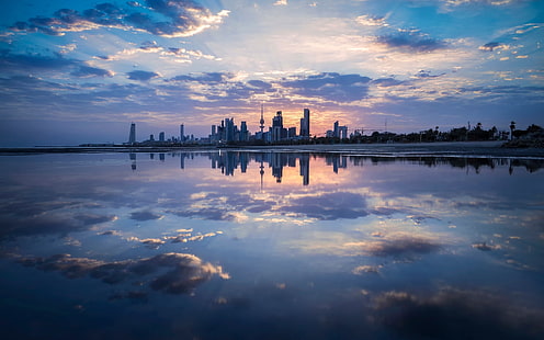 Anochecer, Kuwait City, edificios, mar, nubes, horizonte de la ciudad, Anochecer, Kuwait, ciudad, edificios, mar, nubes, Fondo de pantalla HD HD wallpaper