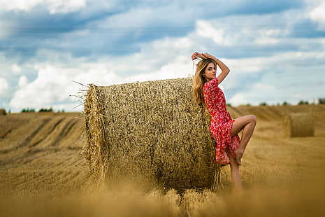  field, pose, model, bales, straw, figure, bokeh, dress, Ananda, Dmitry Medved, HD wallpaper HD wallpaper